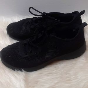 Sketchers Black Sneakers Size 8 1/2 (B14)